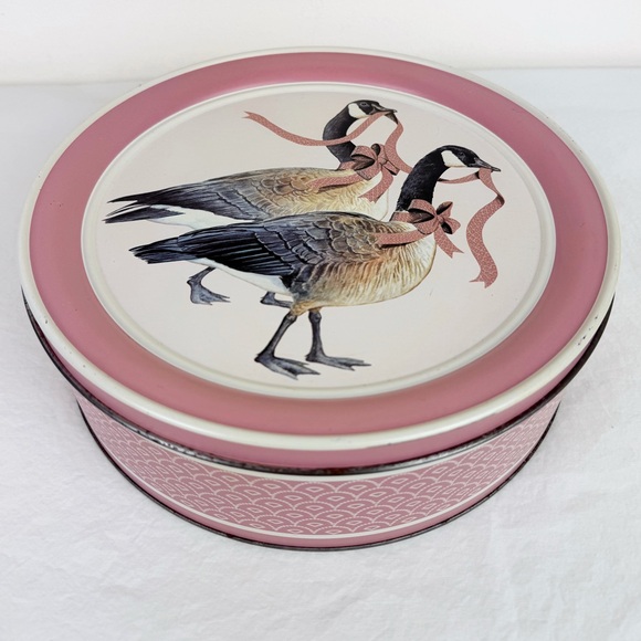 Sweetie Bear Bakery Vintage 1988 Goose Round Tin - Picture 1 of 10